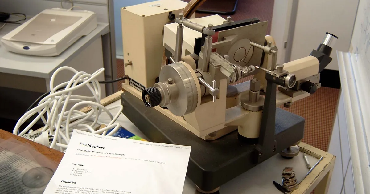 Diffractometer used to explain the basics of an Ewald Construction